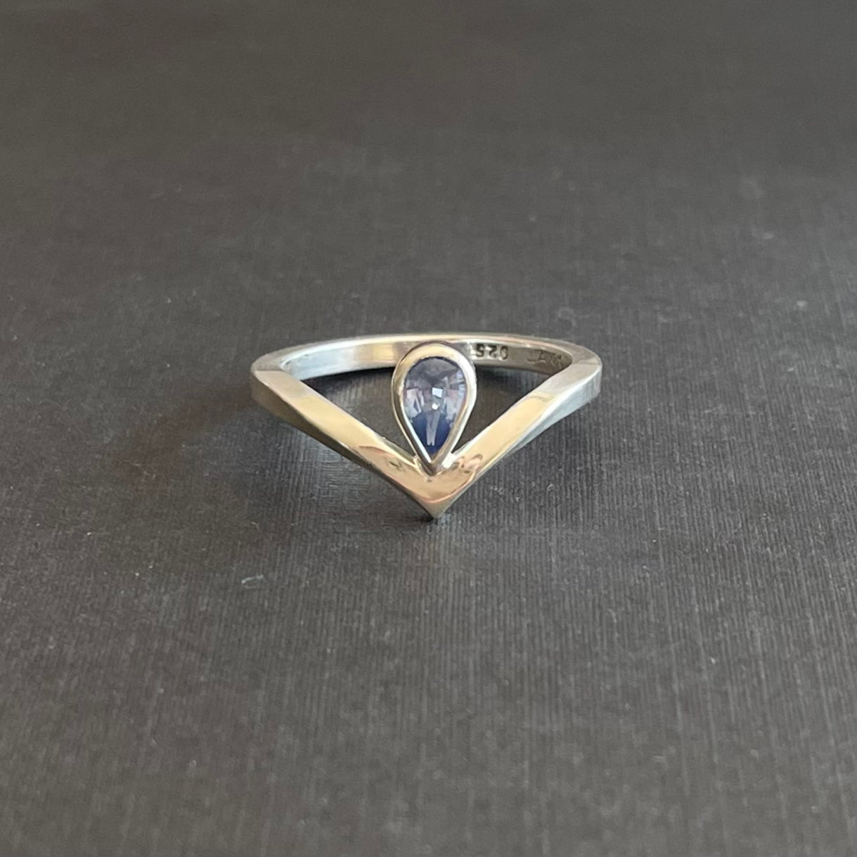 Bague saphir bleu de Ceylan